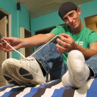 Spoony shows his feet - Picture 8