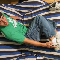 Spoony shows his feet - Picture 9