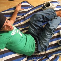 Spoony shows his feet - Picture 16