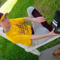 Ryan shows his sneakers - Picture 5