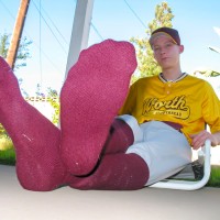 Ryan shows his sneakers - Picture 8