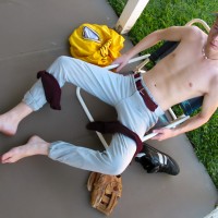 Ryan shows his sneakers - Picture 14