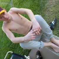 Ryan shows his sneakers - Picture 16