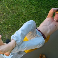 Ryan shows his sneakers - Picture 17