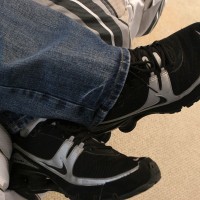 Mike Roberts shows his sneakers - Picture 3