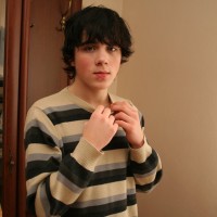 Lucas plays with his cock - Picture 2