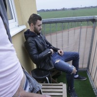 On the balcony - Picture 3