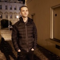 In the street - Picture 1