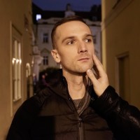 In the street - Picture 3