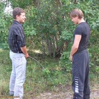 Pissing outdoor - Picture 1