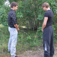 Pissing outdoor - Picture 3