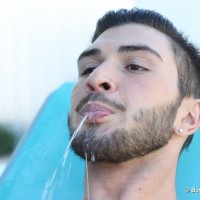 Justin Dean takes a piss - Picture 14