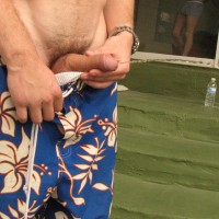 Mike Roberts takes a piss - Picture 11