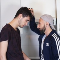 Dominique Kenique cuts Ricko Star's hair - Picture 2