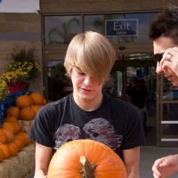 Halloween's four-way fuck - Picture 1