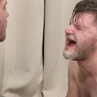 Masters Dave e Aaron spit on their sub - Picture 6