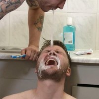 Masters Dave e Aaron spit on their sub - Picture 15