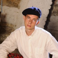 Roman Herman in kilt - Picture 2