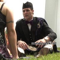Cock under his kilt - Picture 6